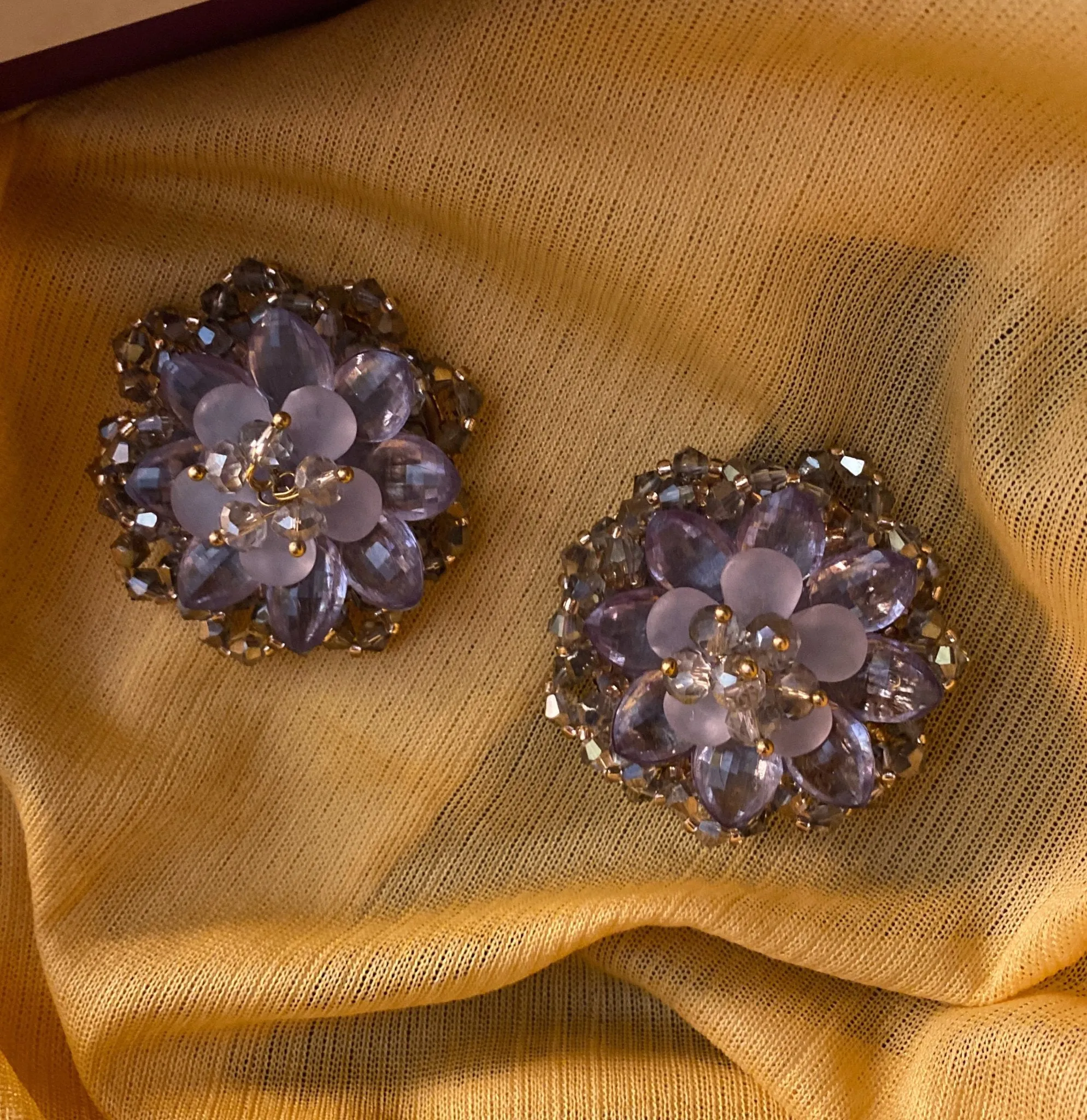 Cute black shades flower earrings