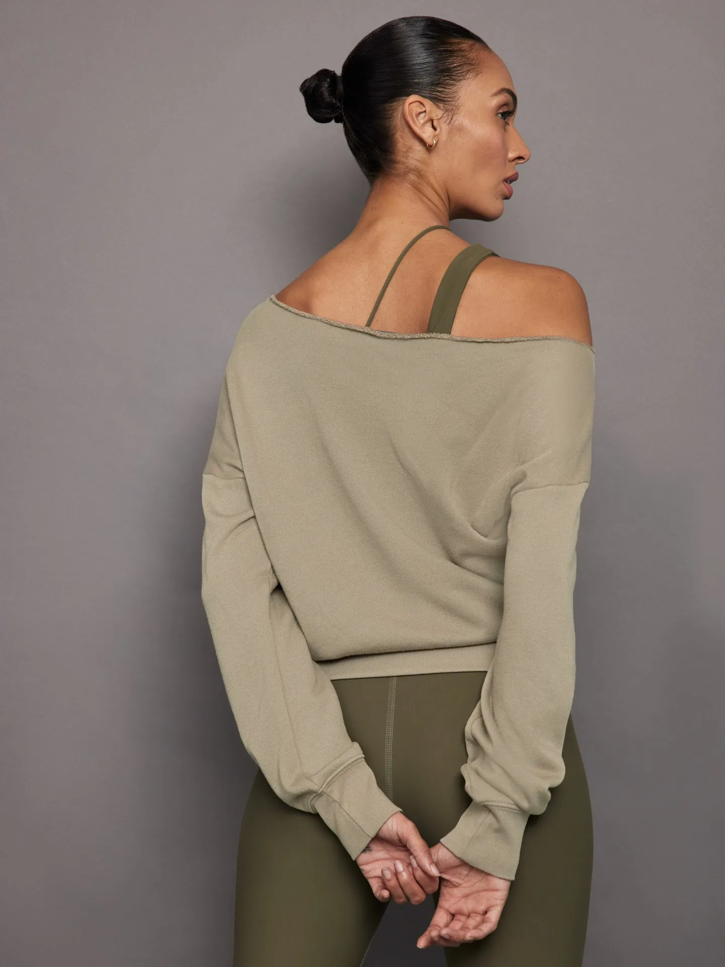 Off Shoulder Sweatshirt in French Terry - Silversage