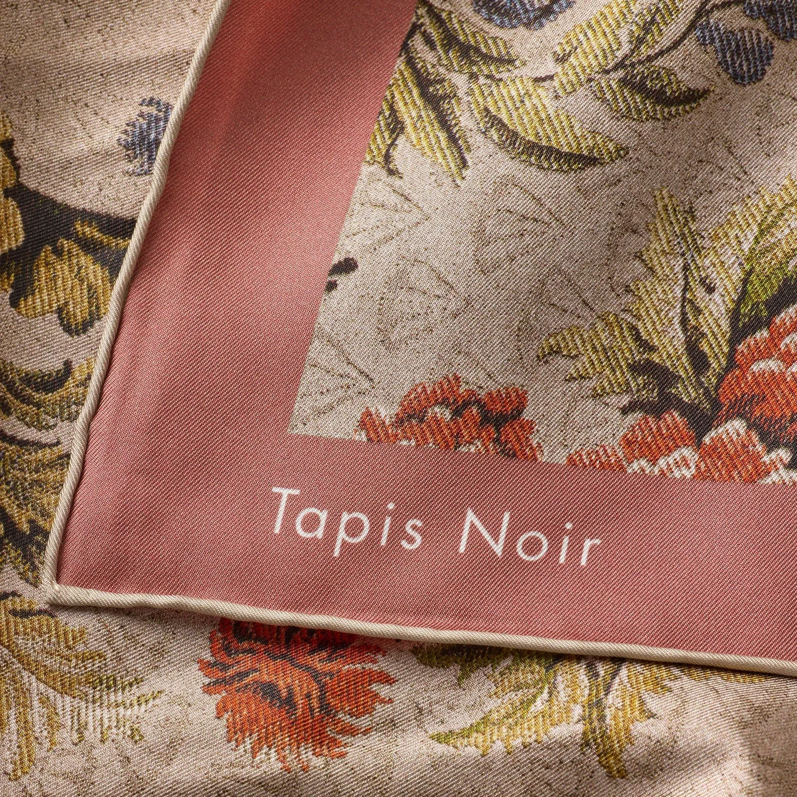 Tapis Noir Classical Peach Flower Scarf